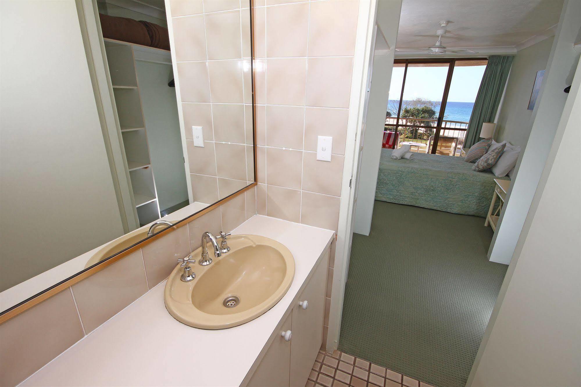 San Simeon Beachfront Apartments Tugun Gold Coast Buitenkant foto