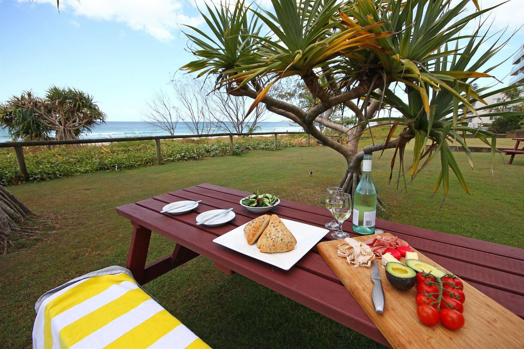San Simeon Beachfront Apartments Tugun Gold Coast Buitenkant foto